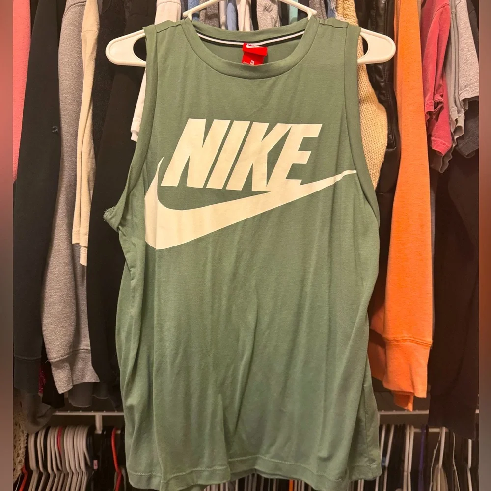 Nike Tank - Picture 1 of 1